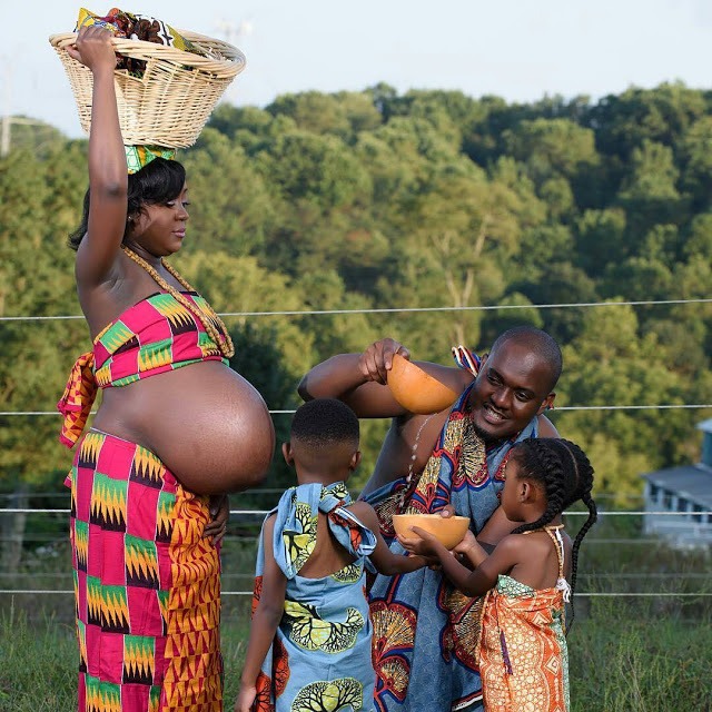 4 Ghanaian Mother Proudly Showcases Her Baby Bυmp